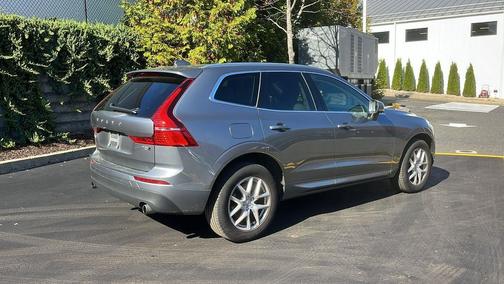 2021 Volvo XC60 T5 Momentum