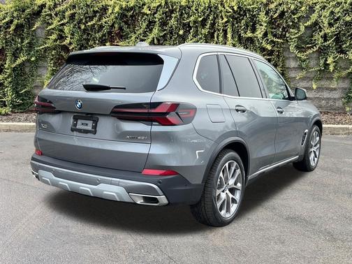 Skyscraper Grey Metallic 2026 BMW X5 xDrive40i