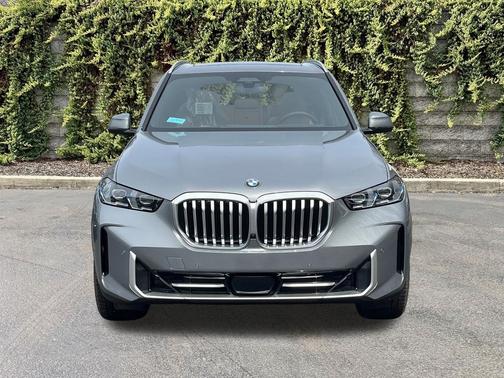 Skyscraper Grey Metallic 2026 BMW X5 xDrive40i