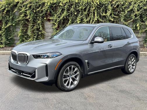 Skyscraper Grey Metallic 2026 BMW X5 xDrive40i