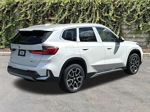 0A96 Mineral White Metallic 2027 BMW X1 xDrive28i
