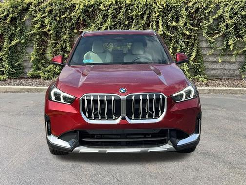 Vegas Red Metallic 2026 BMW X1 xDrive28i