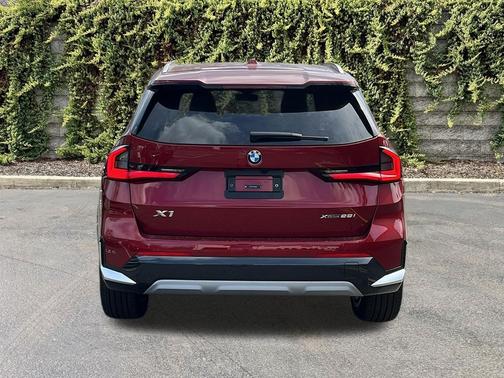 Vegas Red Metallic 2026 BMW X1 xDrive28i
