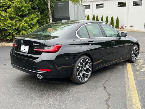 2025 BMW 330 i xDrive