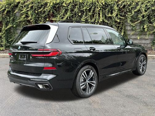 Black Sapphire Metallic 2027 BMW X7 xDrive40i