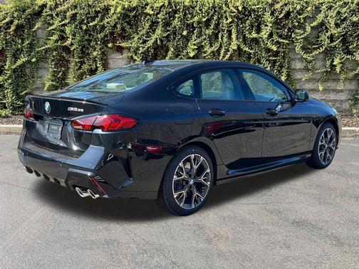 Carbon Black Metallic 2026 BMW X7 xDrive40i