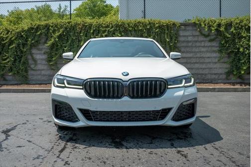 Alpine White 2022 BMW 530 i xDrive
