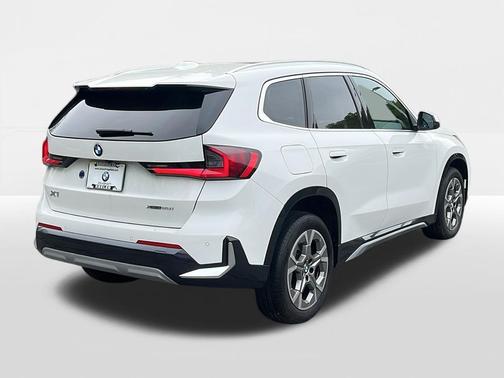 Alpine White 2023 BMW X1 xDrive28i
