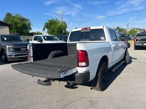 Bright White Clearcoat 2017 RAM 1500 Night