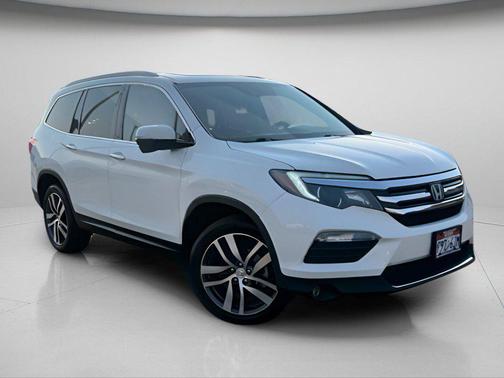 White Diamond Pearl 2018 Honda Pilot Touring