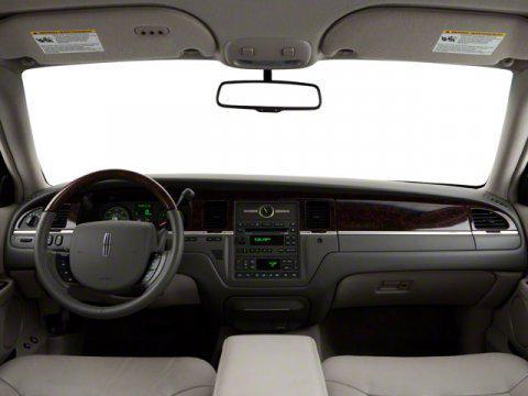2010 Lincoln Town Car Signature