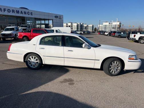 2010 Lincoln Town Car Signature