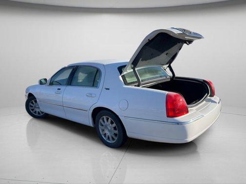 2010 Lincoln Town Car Signature