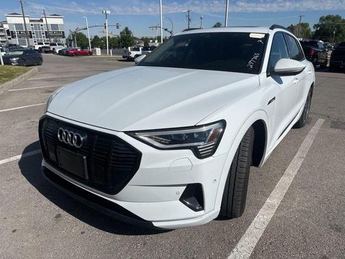 Glacier White 2021 Audi e-tron Premium