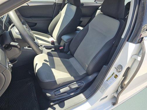 Pure White 2017 Volkswagen Jetta 1.4T S