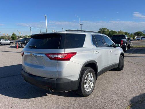 Silver Ice Metallic 2019 Chevrolet Traverse LT Cloth