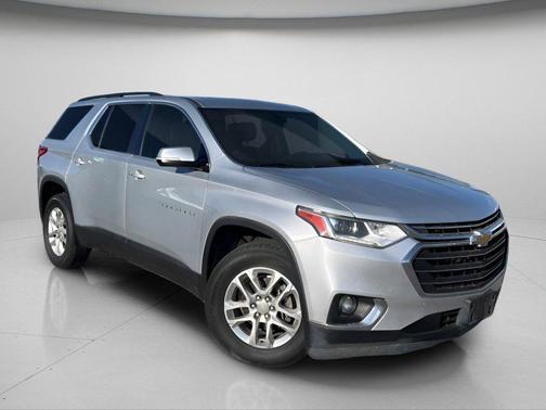 Silver Ice Metallic 2019 Chevrolet Traverse LT Cloth