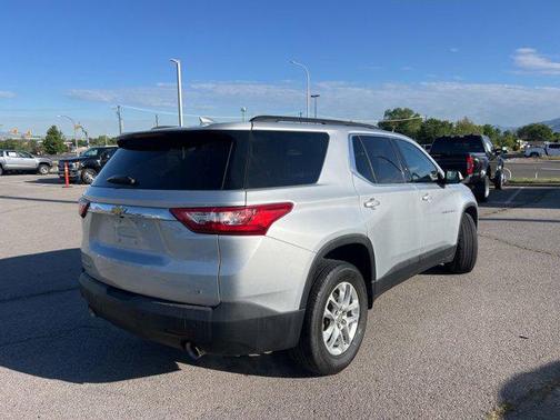 Silver Ice Metallic 2019 Chevrolet Traverse LT Cloth