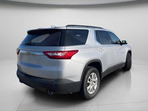 Silver Ice Metallic 2019 Chevrolet Traverse LT Cloth