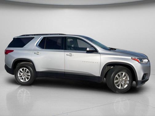 Silver Ice Metallic 2019 Chevrolet Traverse LT Cloth