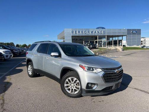 Silver Ice Metallic 2019 Chevrolet Traverse LT Cloth