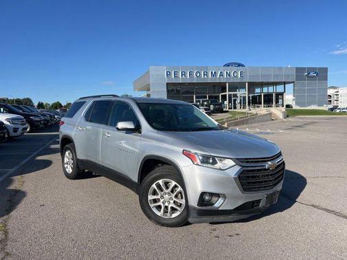 Silver Ice Metallic 2019 Chevrolet Traverse LT Cloth