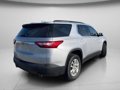 Silver Ice Metallic 2019 Chevrolet Traverse LT Cloth