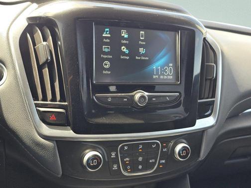 Silver Ice Metallic 2019 Chevrolet Traverse LT Cloth