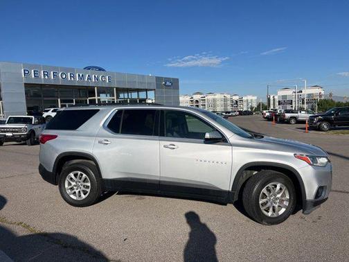 Silver Ice Metallic 2019 Chevrolet Traverse LT Cloth