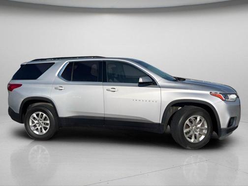 Silver Ice Metallic 2019 Chevrolet Traverse LT Cloth