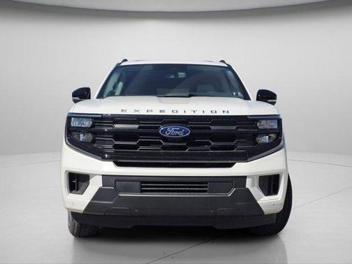 Star White Metallic Tri-Coat 2026 Ford Expedition Max Active 4x4