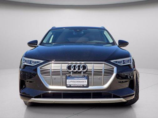 Black Metallic 2022 Audi e-tron Premium