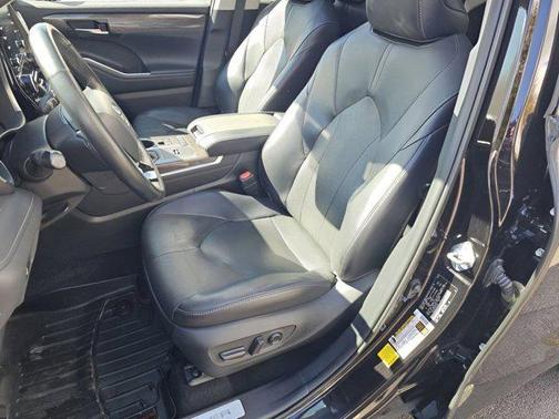 2022 Toyota Highlander Hybrid Limited