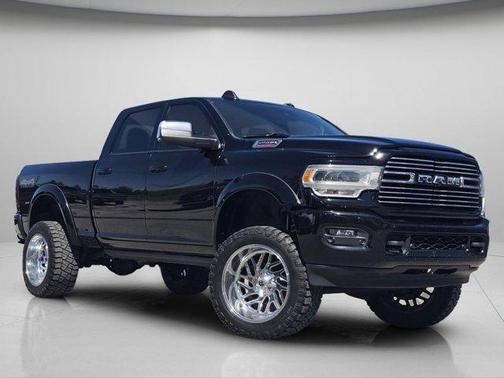 Diamond Black Crystal Pearlcoat 2019 RAM 2500 Laramie