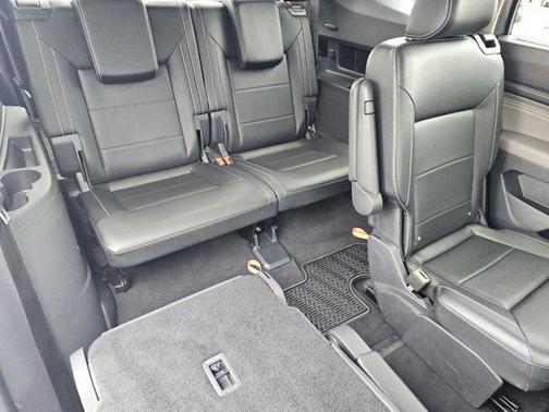 Platinum Gray Metallic 2022 Volkswagen Atlas 2.0T SEL