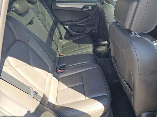2017 Porsche Macan Base