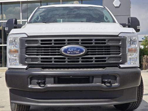 Oxford White 2026 Ford F-250 XL