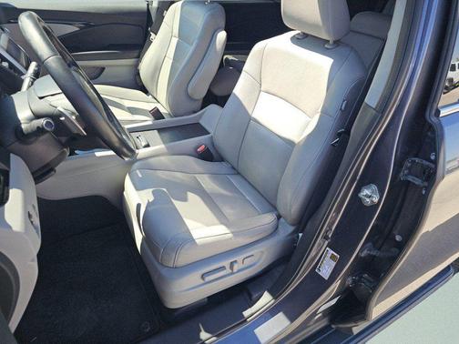 Modern Steel Metallic 2017 Honda Pilot Touring