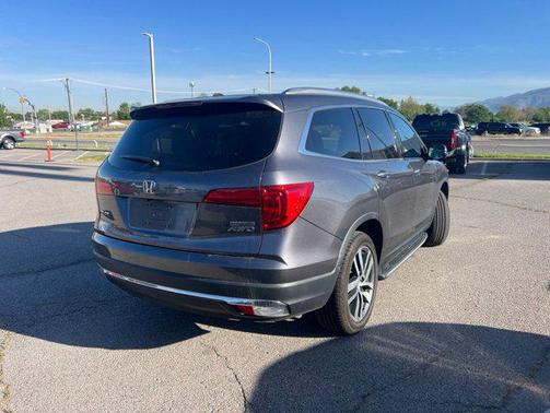 Modern Steel Metallic 2017 Honda Pilot Touring
