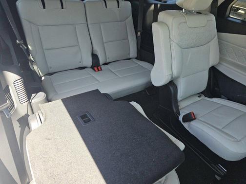 Space White Metallic 2026 Ford Explorer Platinum
