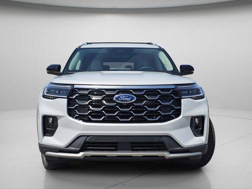 Space White Metallic 2026 Ford Explorer Platinum