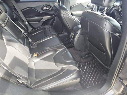 Granite Crystal Metallic Clearcoat 2019 Jeep Cherokee Latitude Plus