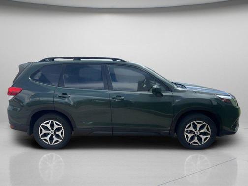 Cascade Green Silica 2022 Subaru Forester Premium