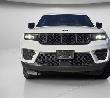 Bright White Clearcoat 2024 Jeep Grand Cherokee Altitude