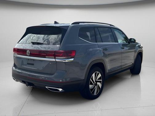 Pure Gray 2025 Volkswagen Atlas 2.0T SE w/Technology 4MOTION