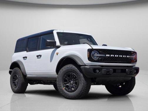 Oxford White 2026 Ford Bronco Badlands