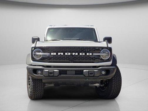 Oxford White 2026 Ford Bronco Badlands