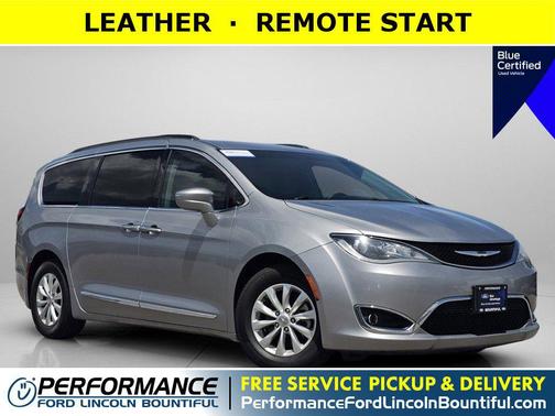 Billet Silver Metallic Clearcoat 2017 Chrysler Pacifica Touring-L