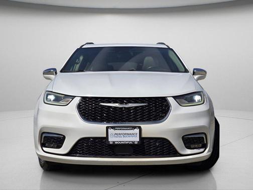 Bright White Clearcoat 2021 Chrysler Pacifica Limited
