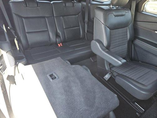 Black Metallic 2025 Ford Explorer ST-Line
